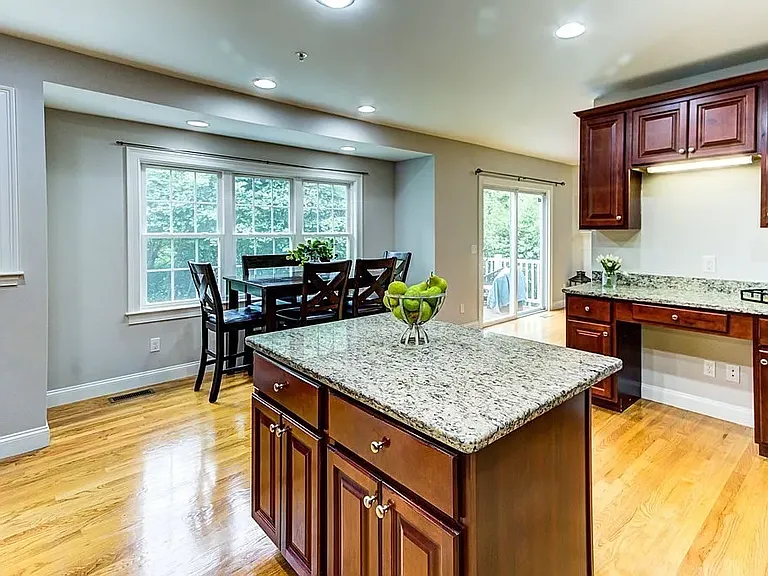 23 Holbrook Ln — Photo 9