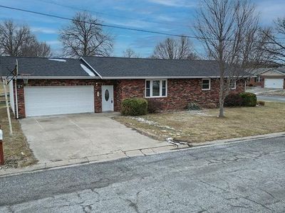 5 Sunray Dr, Highland, IL, 62249