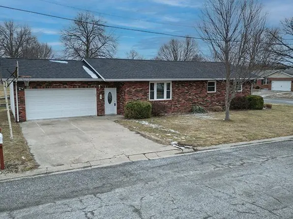 5 Sunray Dr, Highland, IL 62249