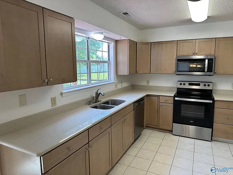 212 Green Springs Ln — Photo 9
