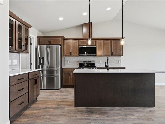 4th image of 4823 Papillion Dr