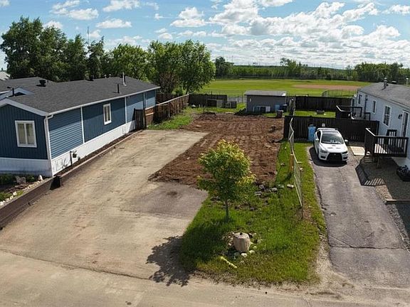 4th image of 252 W Gregoire Cres