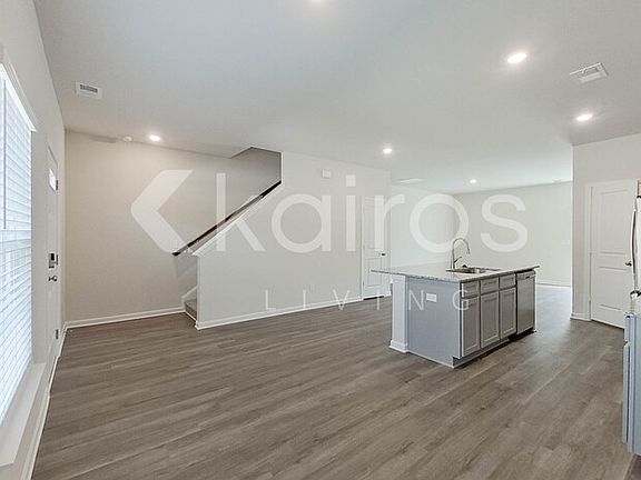 5th image of 2407 Banyon Cir