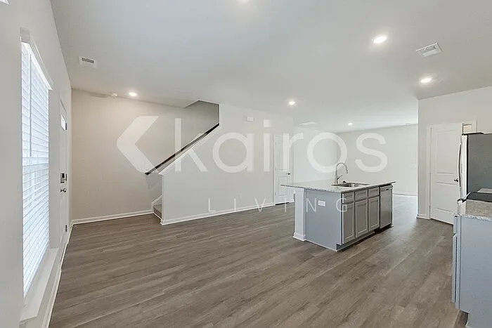 2407 Banyon Cir — Photo 2
