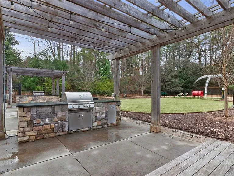 799 Hammond Dr #306 — Photo 35