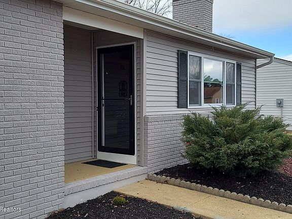 3rd image of 10 Bolingbroke Dr