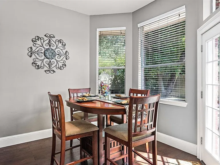 2 Hollow Glen Pl — Photo 13