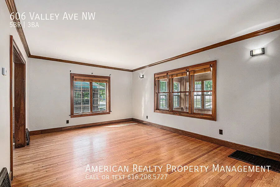 5 bed, 2.5 bath, 1454 sqft, $3,000 — Photo 2
