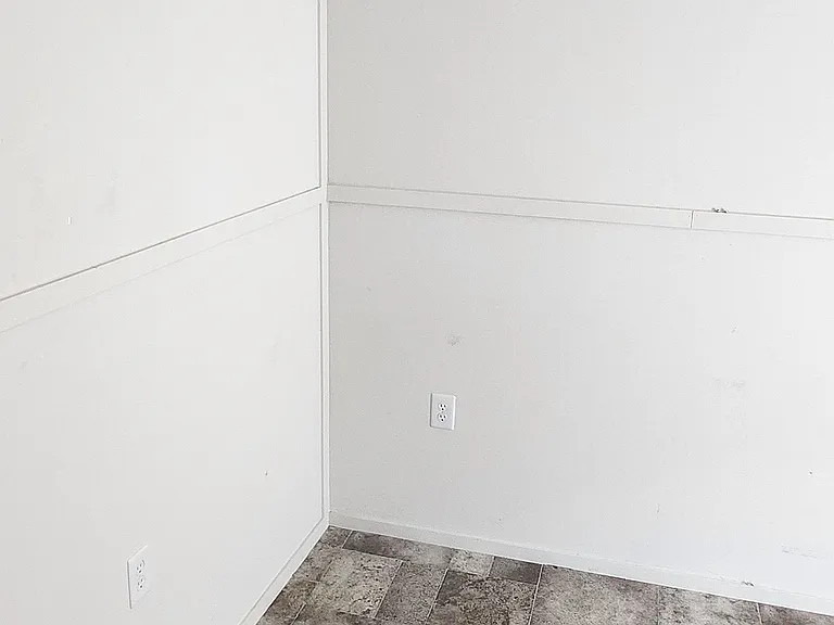 819 S Comstock Rd — Photo 10
