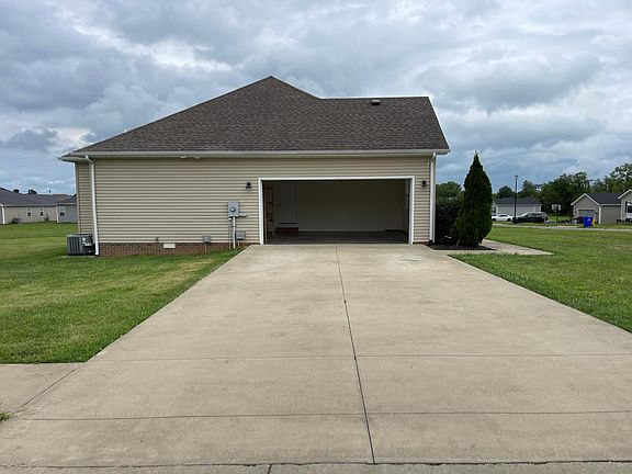 2nd image of 594 Moss Creek Ave
