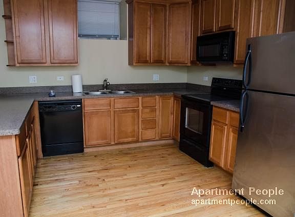 3rd image of 2642 N Ashland Ave #Gdn