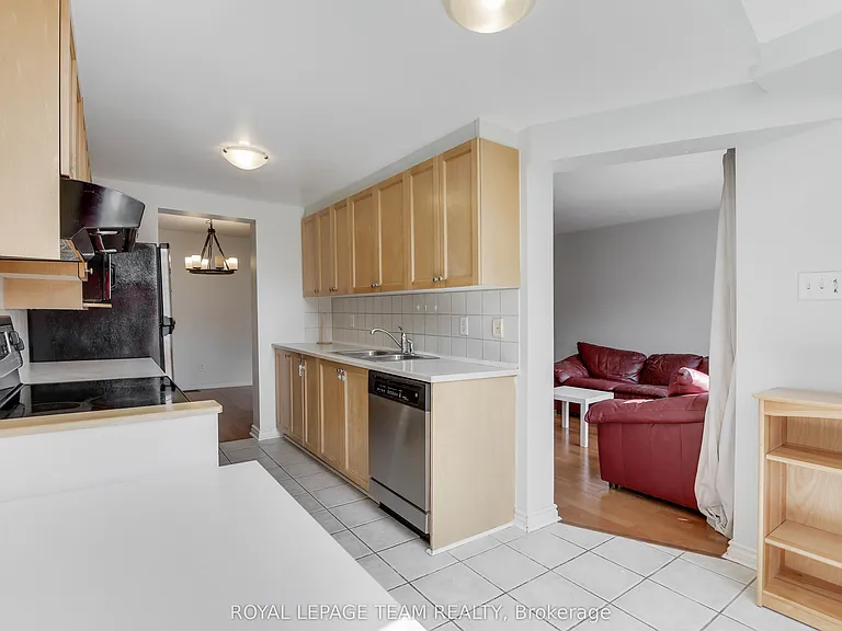 33 Scampton Dr — Photo 15