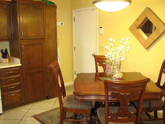 4th image of 2929 Squire Ln