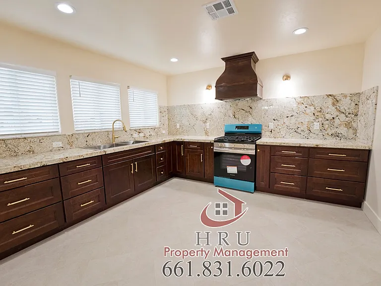 1821 Lacey St — Photo 4