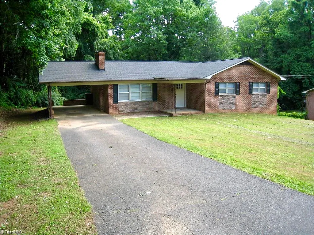 5 bed, 1350 sqft, $2,100 — Photo 1