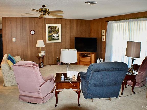 4th image of 1102 Country Club Dr