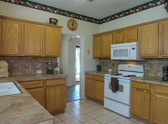 5th image of 405 Preston Oaks Dr