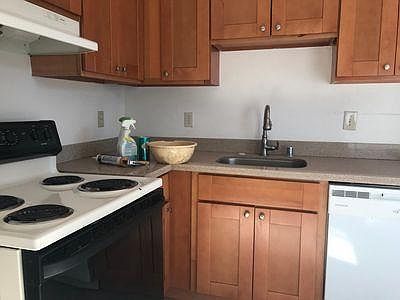 5th image of 982 Helen Ave APT 2
