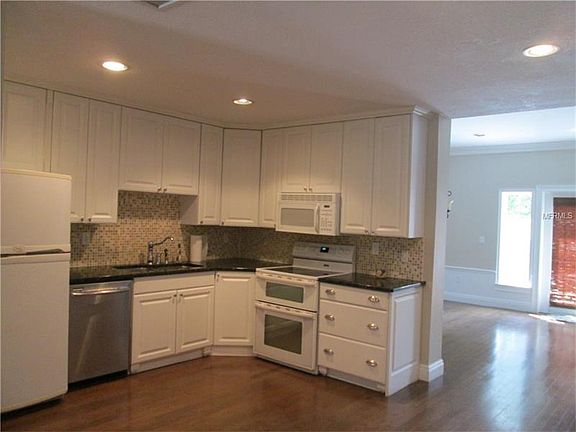 5th image of 4438 Brooksdale Dr