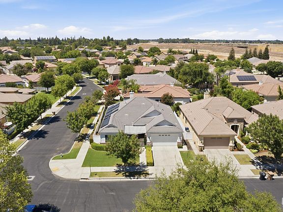 2nd image of 303 Coachman Way
