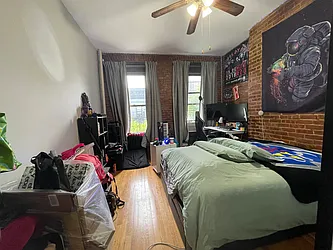 Rented by R New York