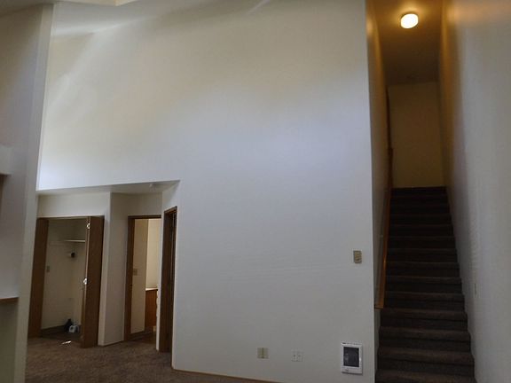 4th image of 410 SE McKinley Ave #410