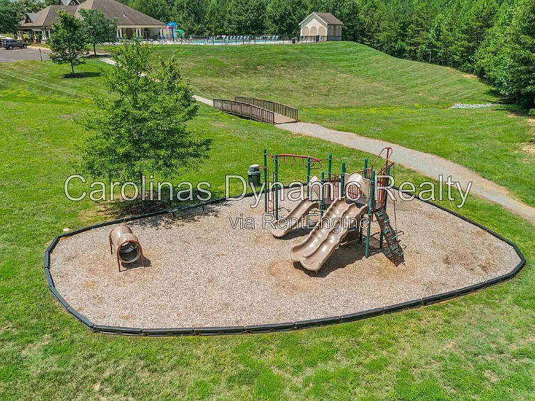 1912 Madeira Cir — Photo 37
