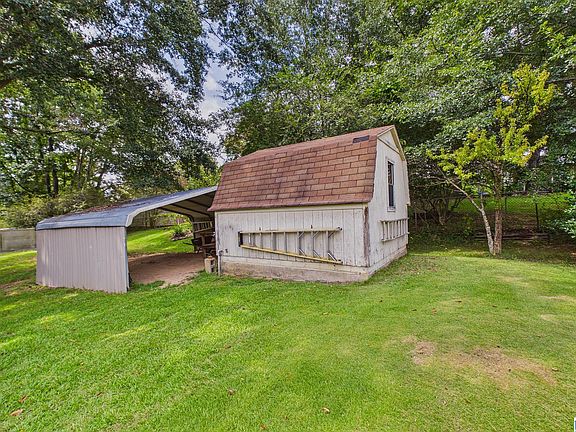 5th image of 924 Crestview Ln