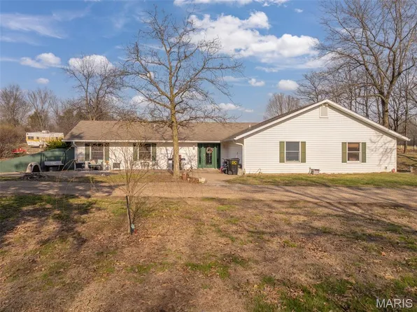 905 Mansion Rd, Winfield, MO 63389