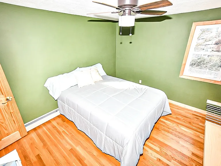 188 Middlesex Ave — Photo 8