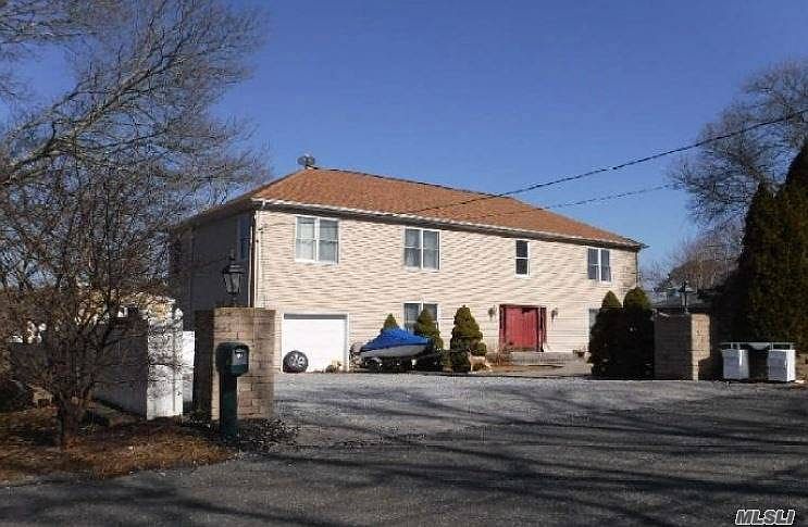 1st image of 10 Holzman Dr