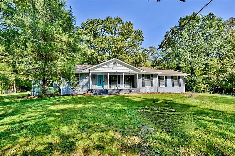 4262 Loveless Dr photo 1