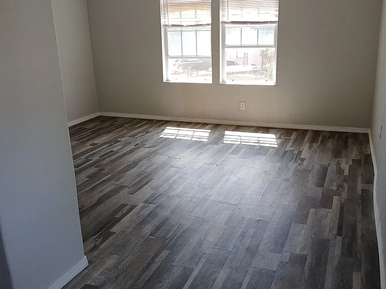 2107 Avenue L #D — Photo 3