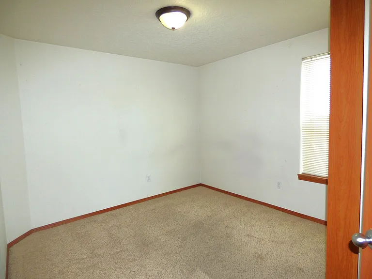 619-621 S Broad St — Photo 10