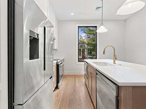 5th image of 93 Moreland St Unit 2
