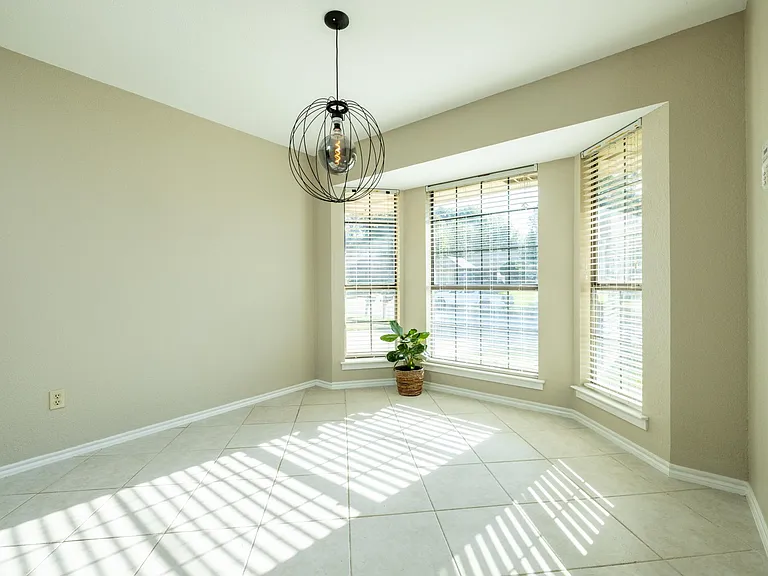 2403 Bayberry Ln — Photo 5