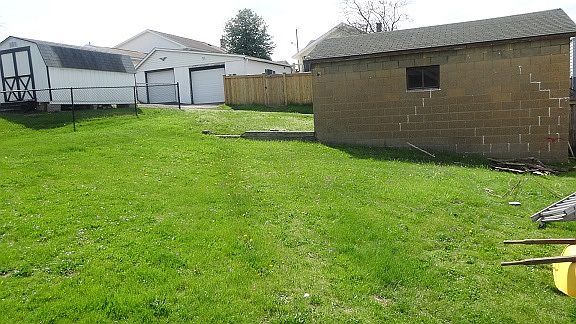 3rd image of 422 Plum Ave