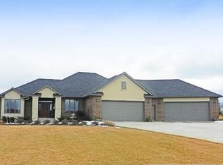 29848 Heather Ln, Cannon Falls, MN 55009