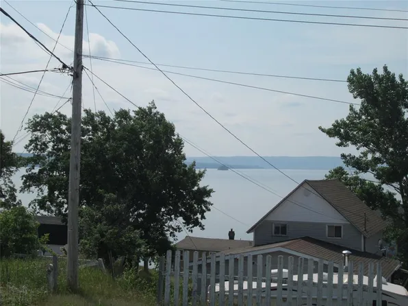 6 Watermans Lane, Botwood, NL A0H1E0