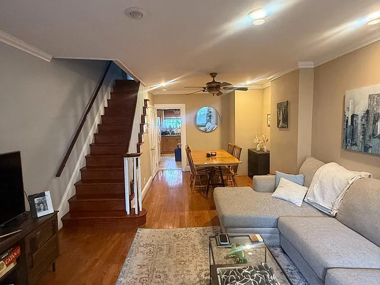 1521 Montrose St — Photo 2