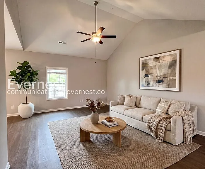 1115 Prospect Ct — Photo 2