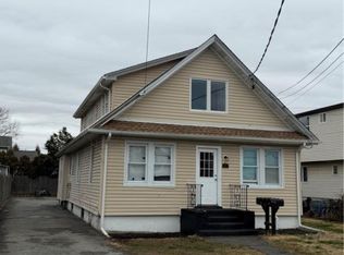 7 S Atlantic St, Bay Shore, NY 11706