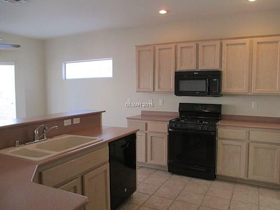 4th image of 1736 Warrington Dr #0