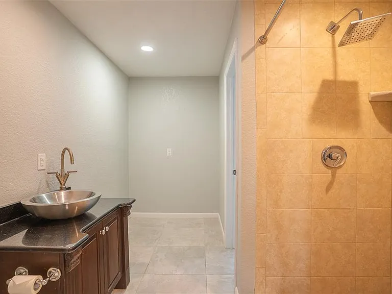 124 Shelley Dr — Photo 13