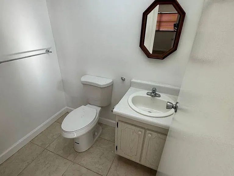 201 Brittany E — Photo 10