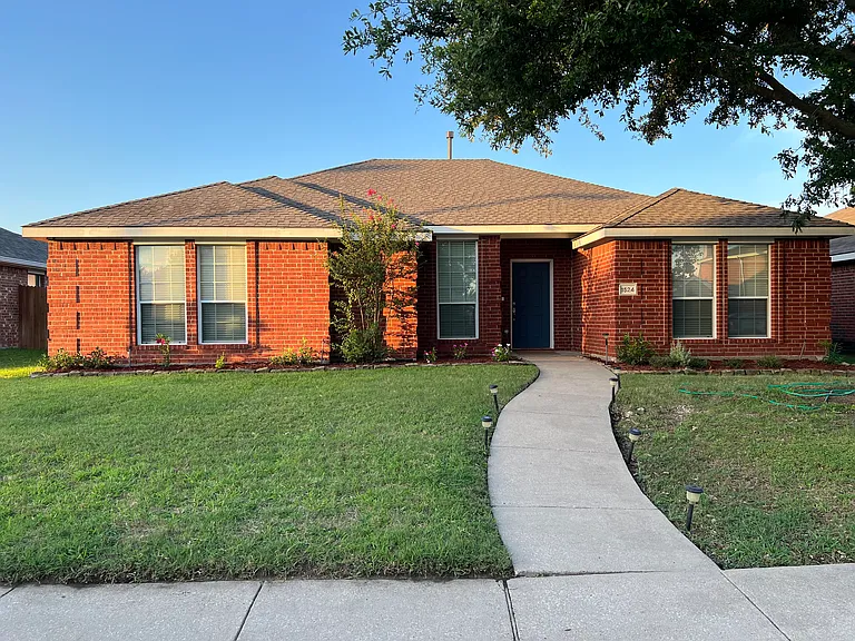 1524 Summerfield Dr — Photo 3