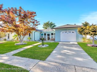 213 Parisian Ct, Toms River, NJ 08757