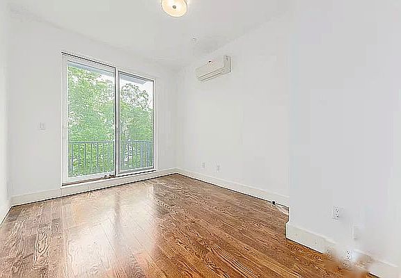 4th image of 2909 Snyder Ave #4B