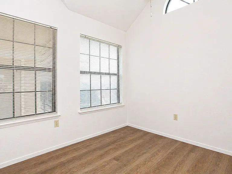 The Gables Apartments — Photo 19