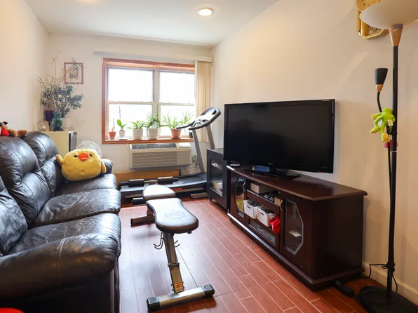 140 Avenue O image 5 of 19